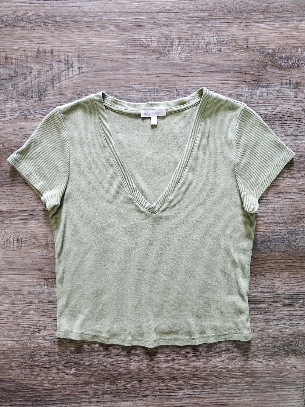 Beyond Yoga Lightweight Ribbed Sage Green‎ Short-Sleeve V-Neck Tee